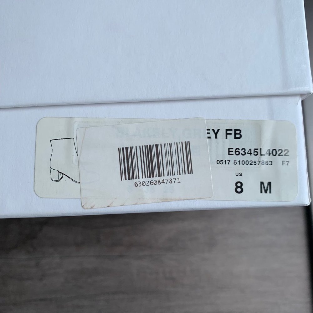 Vince Women's Blakely velvet ankle boots us size 8 - Picture 11 of 11